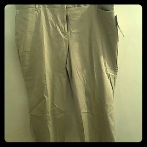 Modern Fit Attention Khaki Capris